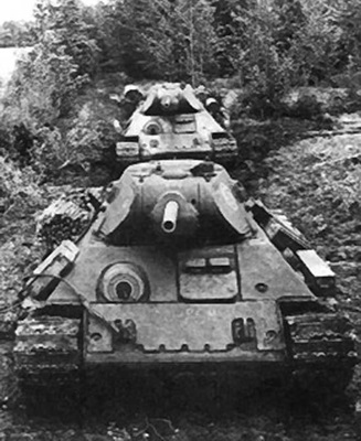 T-34 tanks defending Leningrad